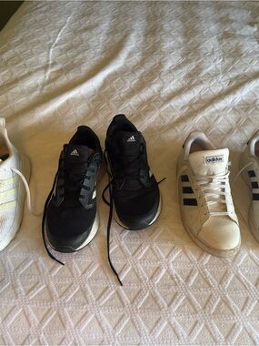 BUNDLE Adidas Black and White Athletic Sneakers - Classic Lace-Up Pair